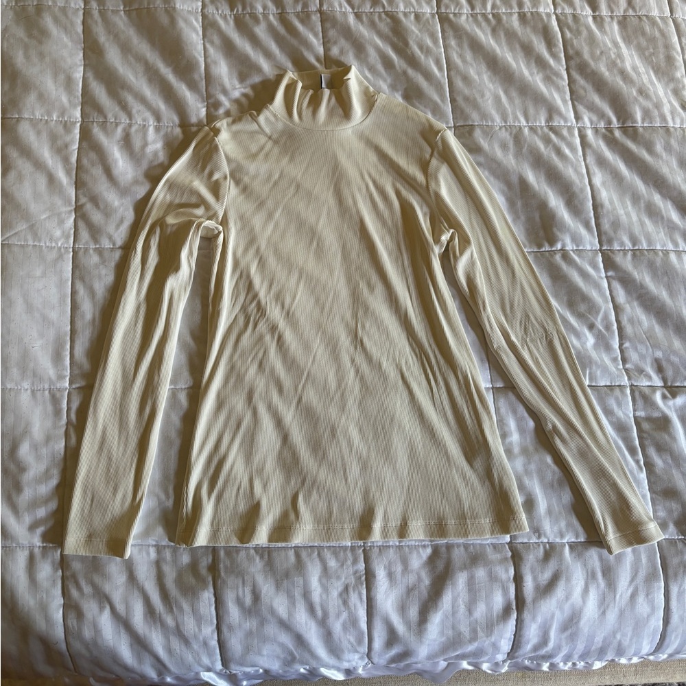 🤍& Other Stories Cream Long Sleeve Top🤍